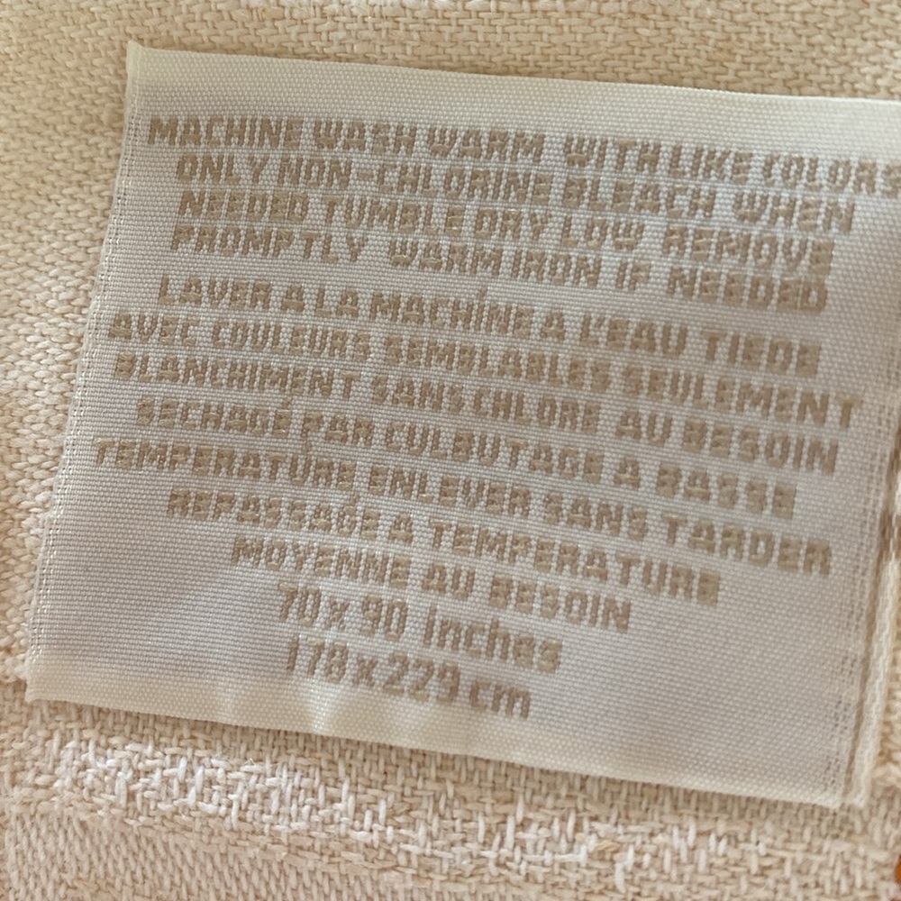 Tablecloth - Picture 3 of 4